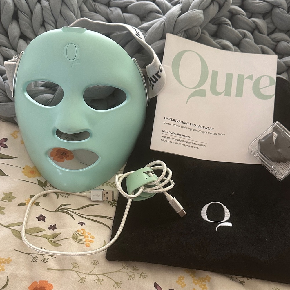 Qure Mint Green RED LIGHT MASK Q-REJUVALIGHT PRO